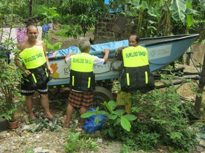 The crew of the "GlobalGiving" boat