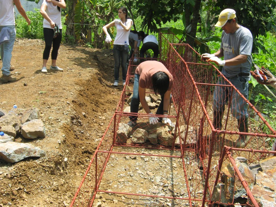 Build Flood Defences in a Filipino Community