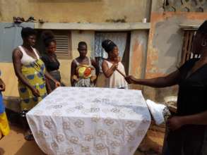 Young Mothers Been Thought How To Stamp The Cloth