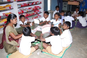 Para teacher teaching children