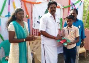 Prize to the winner of the speech competition