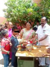 Vikas receiving a gift for his skills
