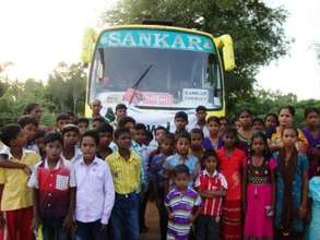 Coaching class children on exposure trip