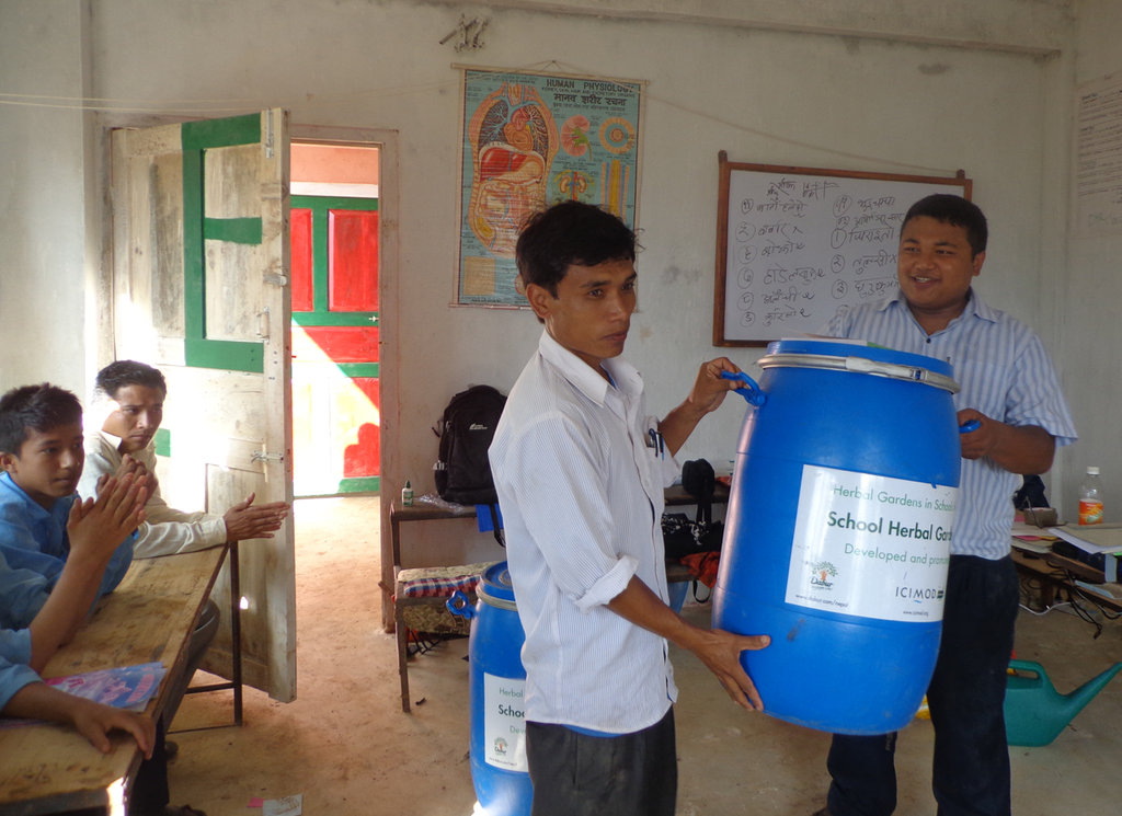 Distribution of Herbal Garden Kit to NC Teacher