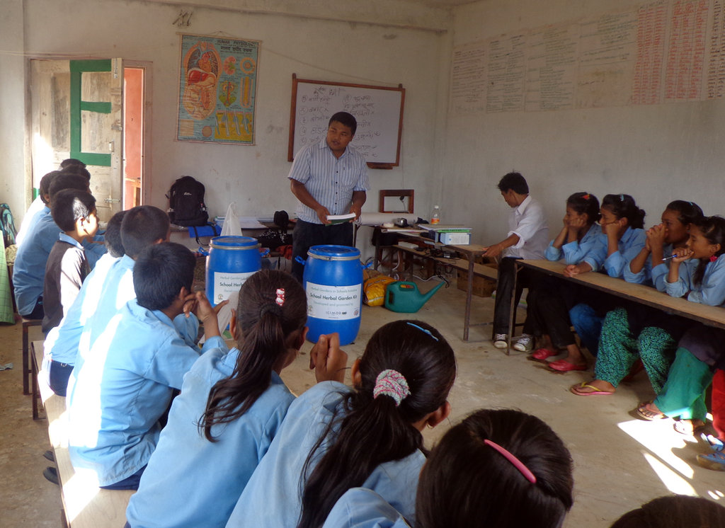 Discussing Theoritical Knowledge with Students