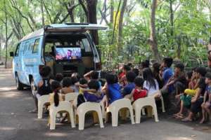 Mobile education for street kids in Manila