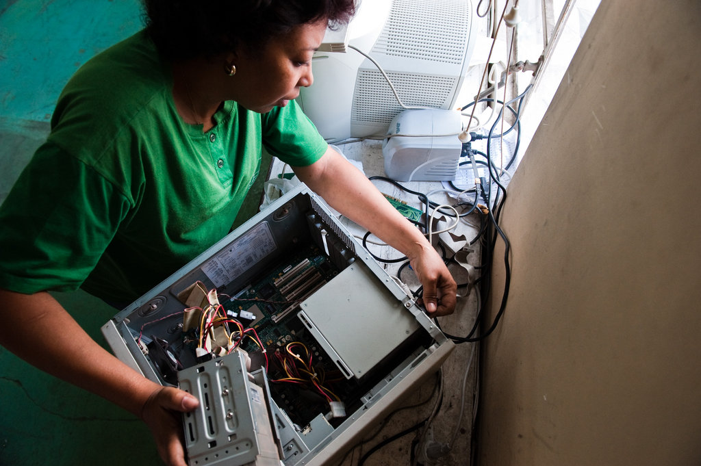 Empower residents of Rio's favelas through ICT