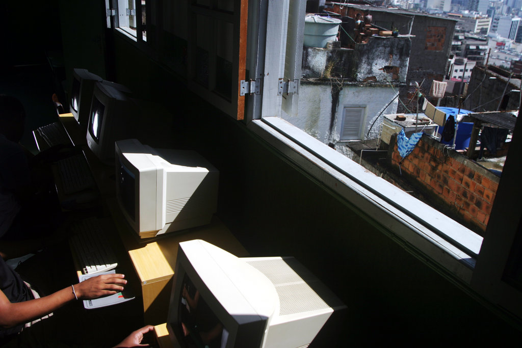 Empower residents of Rio's favelas through ICT