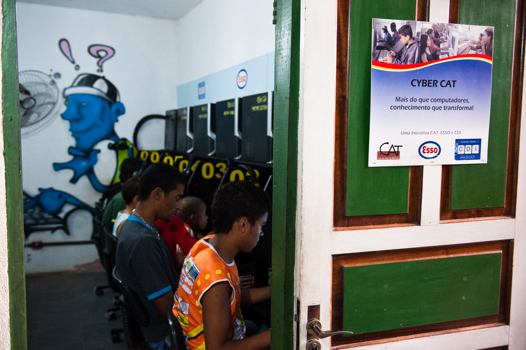 Empower residents of Rio's favelas through ICT