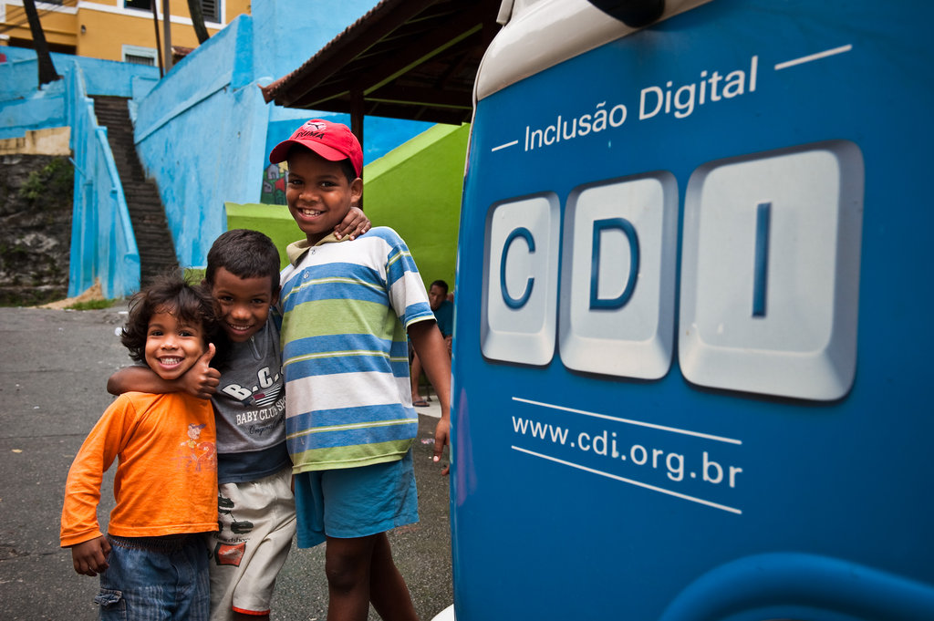 Empower residents of Rio's favelas through ICT