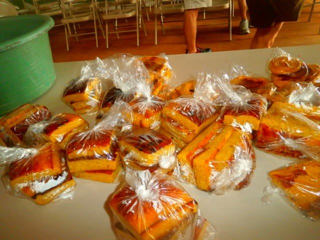 Vincenta bakes corn bread & sells door to door