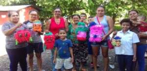Pinata-making skills training session in Ochomogo