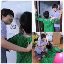 Helping women burn survivor to do exercises