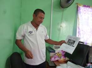 Hygentist Carlos learning about new technology