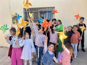 Al Aqaba Children Make Pinwheels For Peace