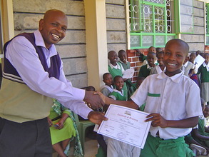 Student from Mwaasua PS recieves a certifiicate