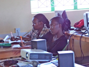 Teachers listening to a webinar class at the LRC