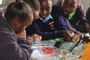 Teamwork in building robots