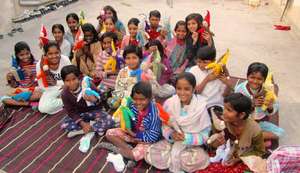 Sheerni Educational Project girls with Xmas gifts