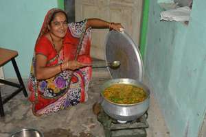 Meera making dhal and palak in Nutrition workshop