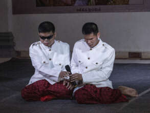 Passing the microphone during the Concert