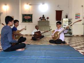 Chapey Dong Veng Lesson with KCDI blind students