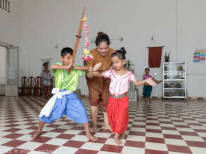 Folk Dance Lesson with Neark Kru Lyda /KCDI