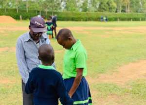 Students praying for teachers