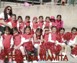 girls sing for mother's day to mamitas
