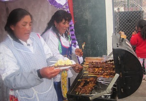 Mothers cook typical Cusco food-festival costume