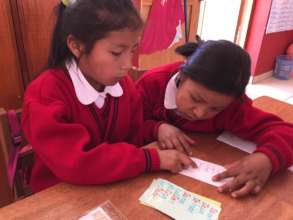 Quechua speakers help another learning Spanish