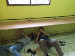 Austin Samaritan volunteers building the new lab