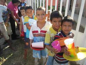 Lunch is served at Club Esperanza!