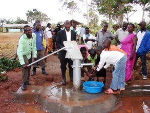 EDAPO WELL with hand pump at EDAPO