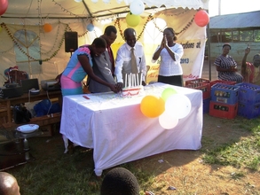 cutting Cake of good wishes