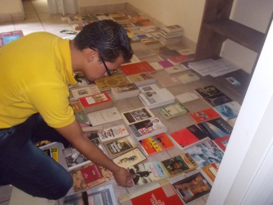 Saul organizing our library at La Academia