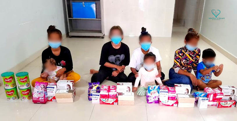 MH shelter residents received food and other items