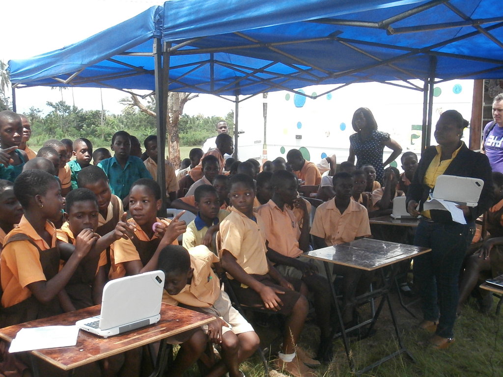 Handson computer classes for 1,800 Ghana children GlobalGiving