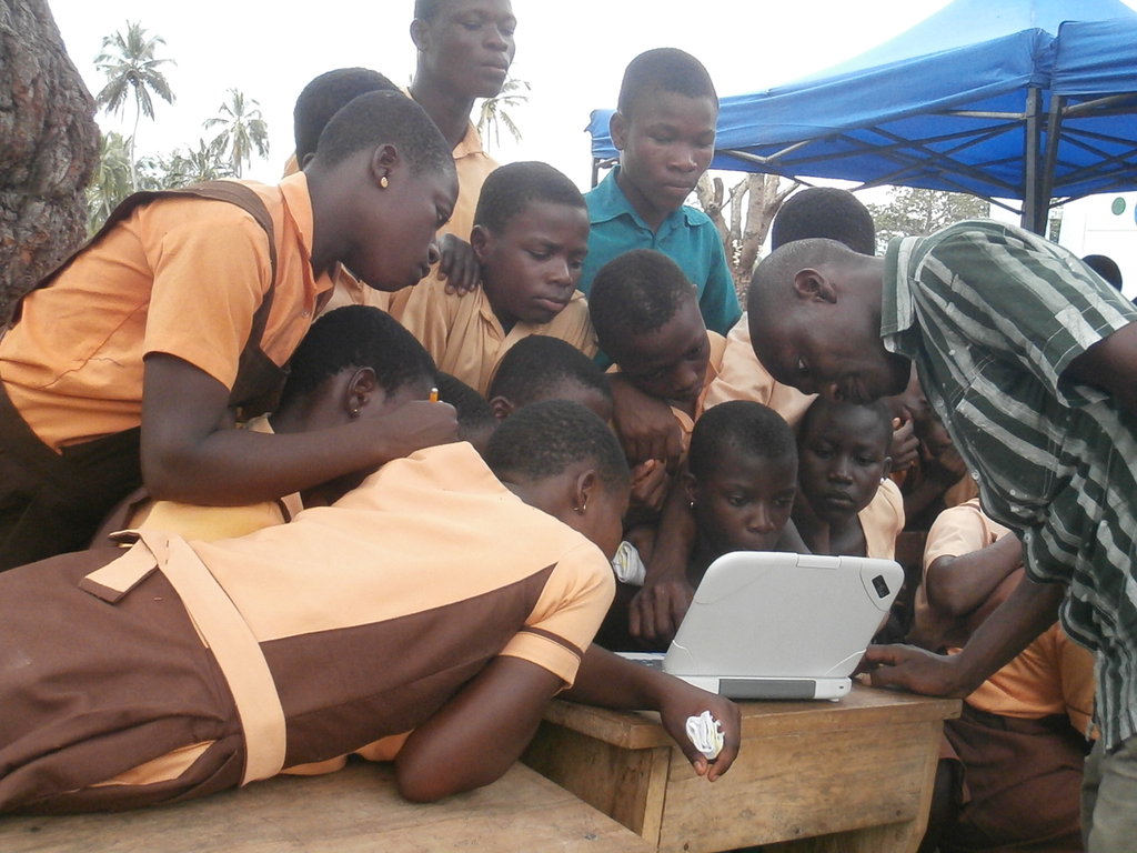 'Hands-on' computer classes in Ho.