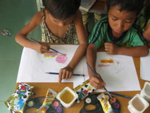 Some of our Son Tan students painting