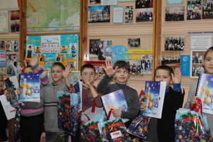Blind kids enjoying the WInter tales books