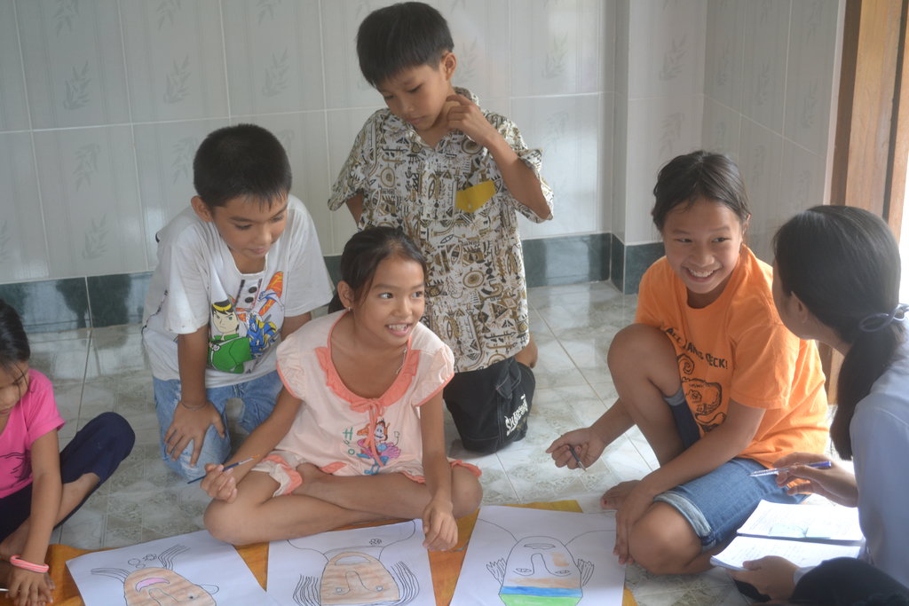 Keep Vietnamese Youth Painting, Drawing, Creating