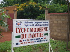 New sign for Lycee Moderne de l'Amitie