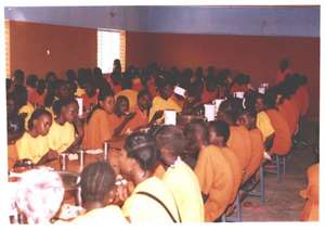 Students in the cantine at lunchtime