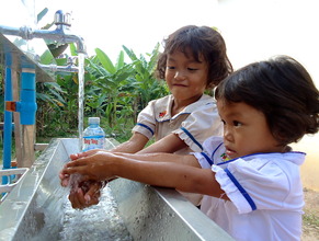 Students using AquaTower