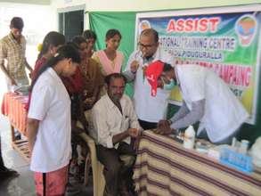 Trainees in Medical & Lab Technology practical