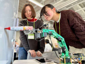 Can a robot arm be made to draw shapes?