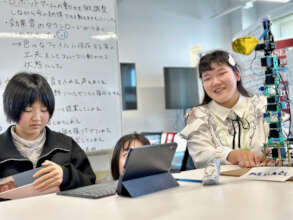 Showing an idea to enrich lives of left-handers