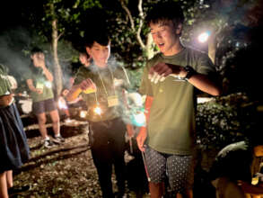 Play with large and small fireworks