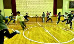 It's a new kind of tag! Run away! Chase them!